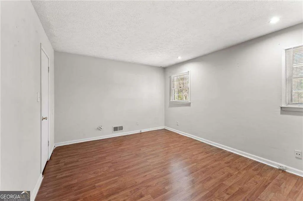 6140 Michelle Ln — photo 9 of 27