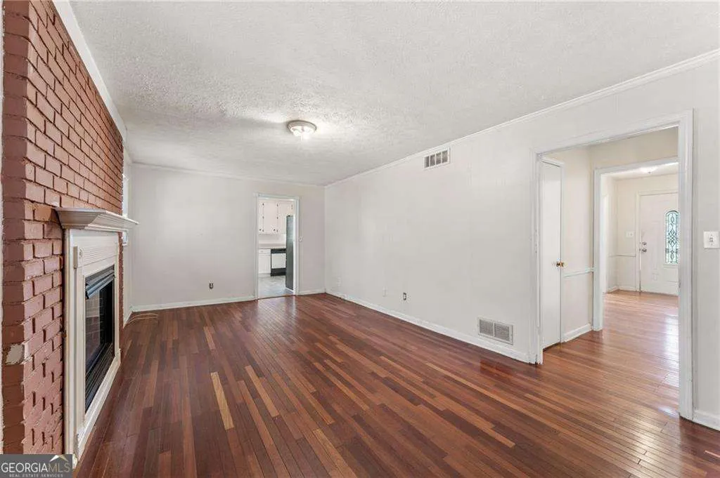 6140 Michelle Ln — photo 6 of 27