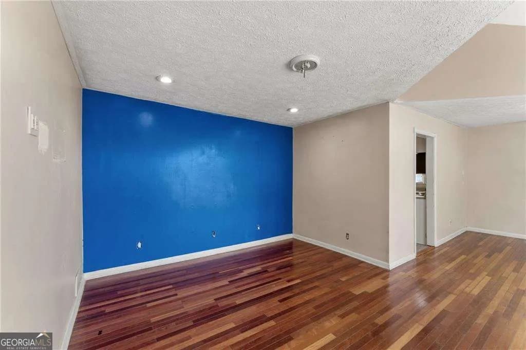 6140 Michelle Ln — photo 5 of 27