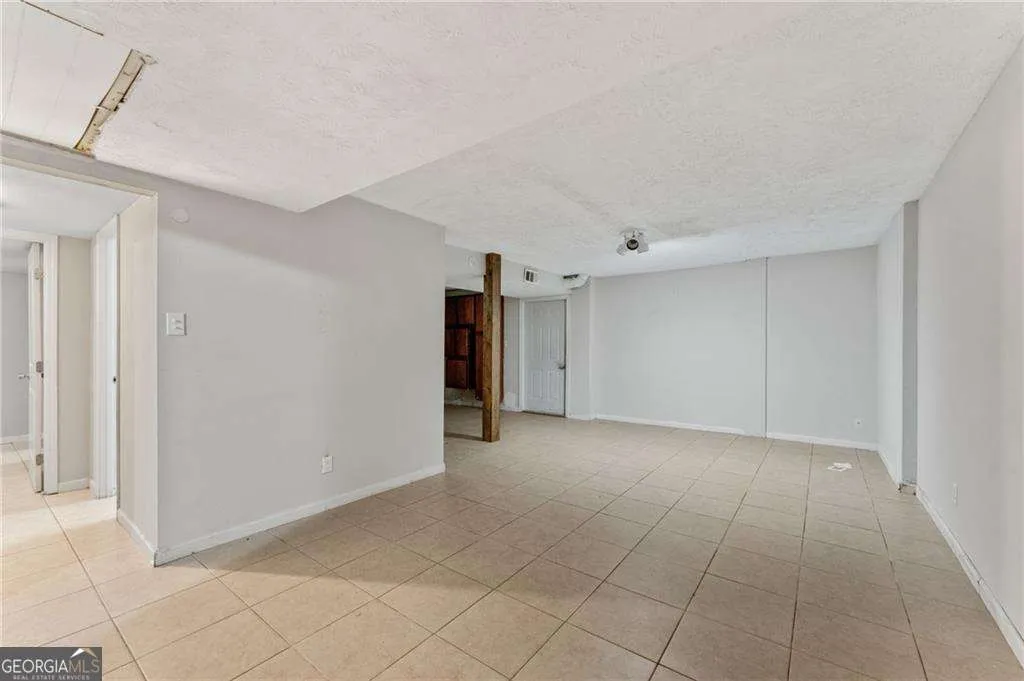 6140 Michelle Ln — photo 14 of 27