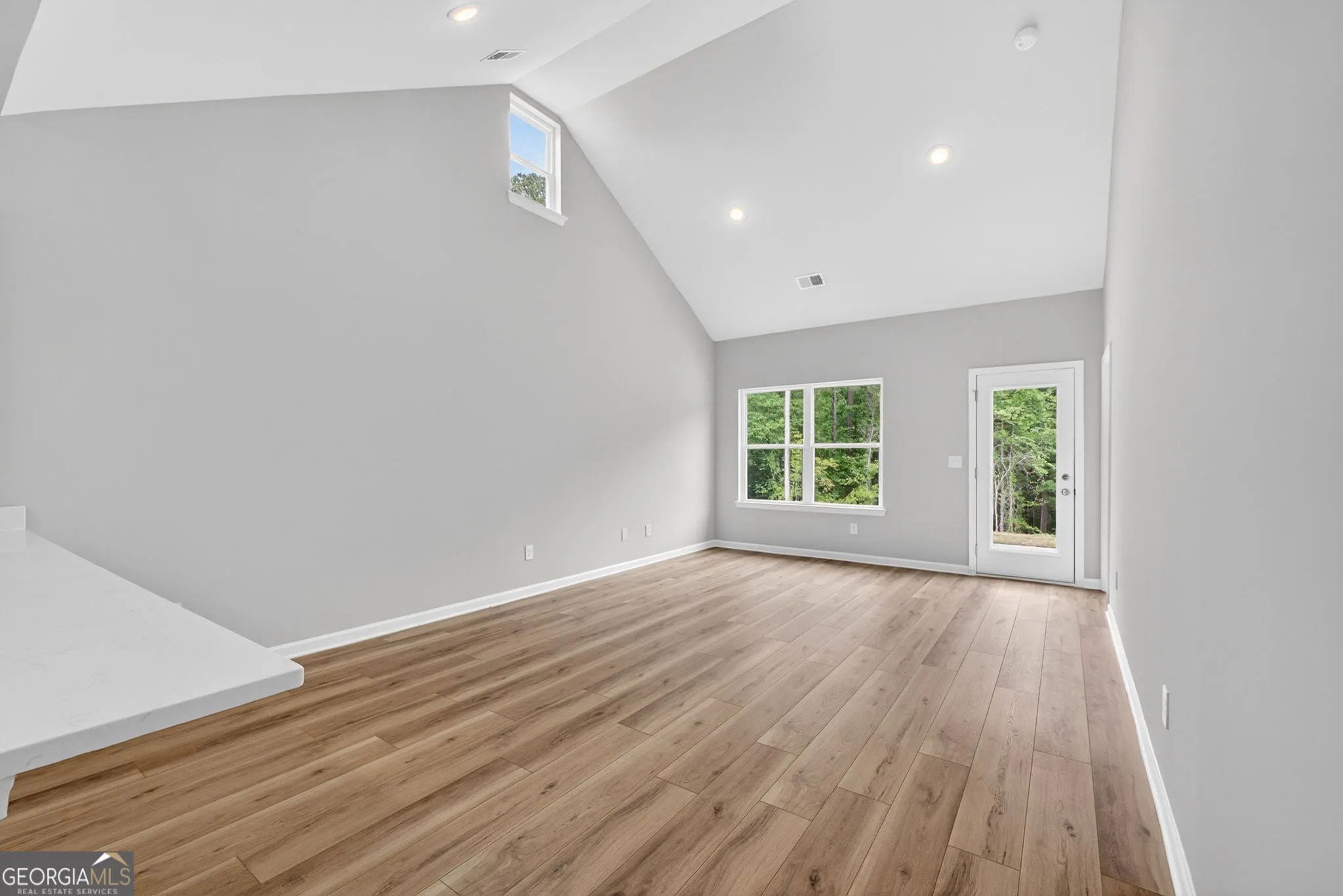 207 Riverview Rd — photo 4 of 38
