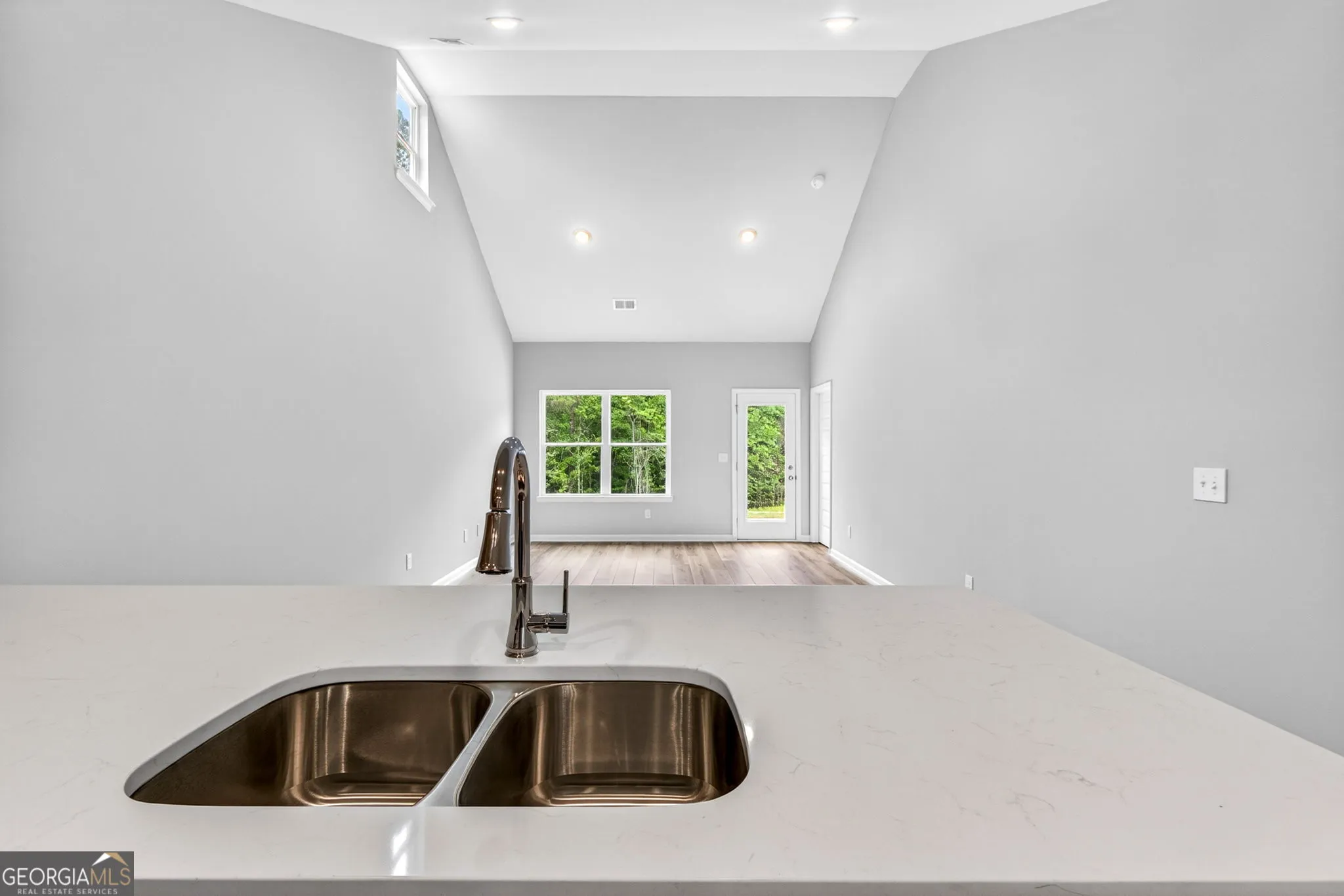207 Riverview Rd — photo 3 of 38