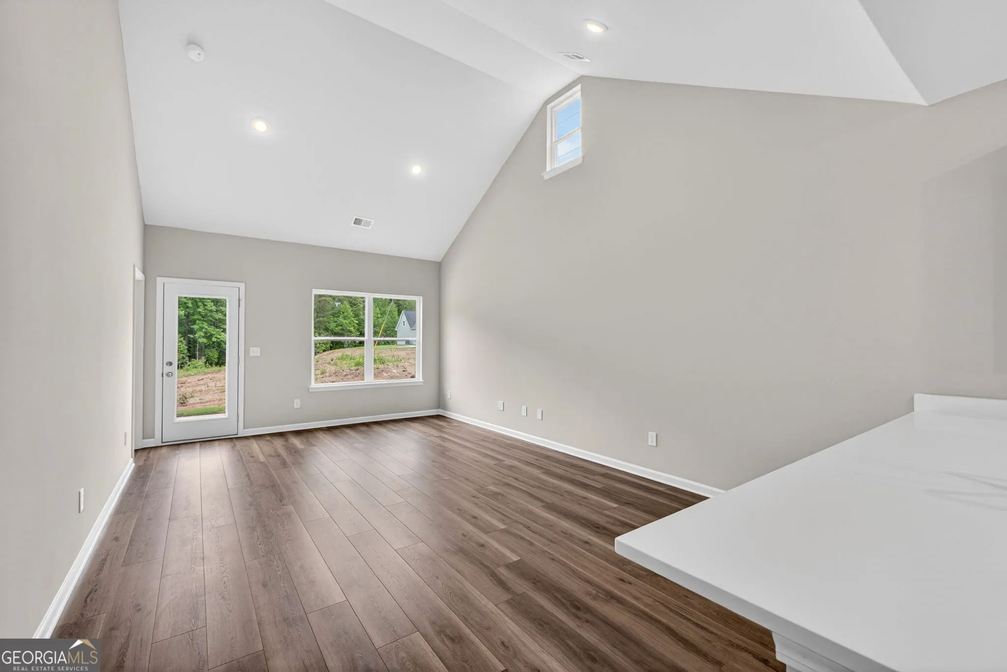 205 Riverview Rd — photo 5 of 36