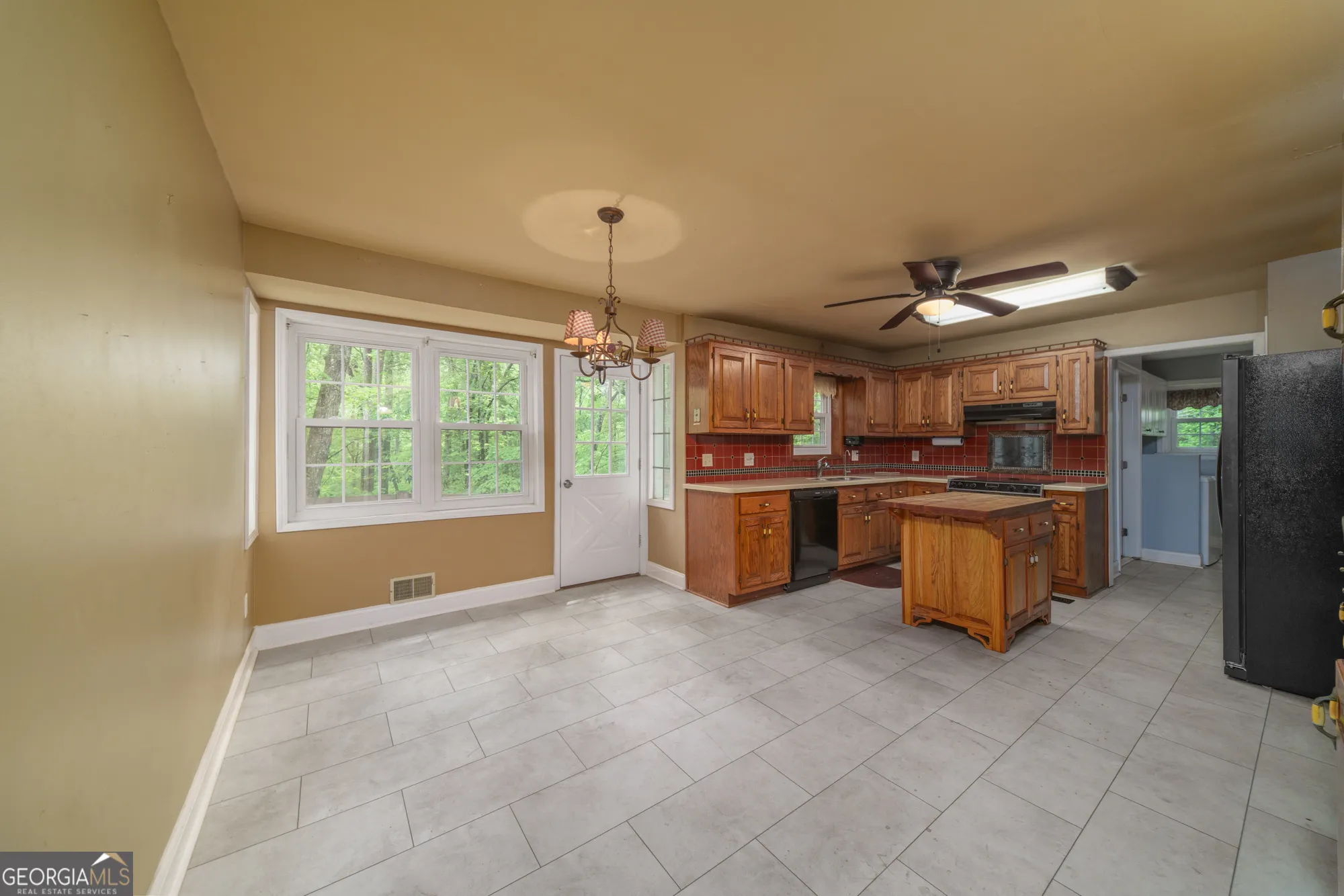 2416 Mount Vernon Rd — photo 5 of 70