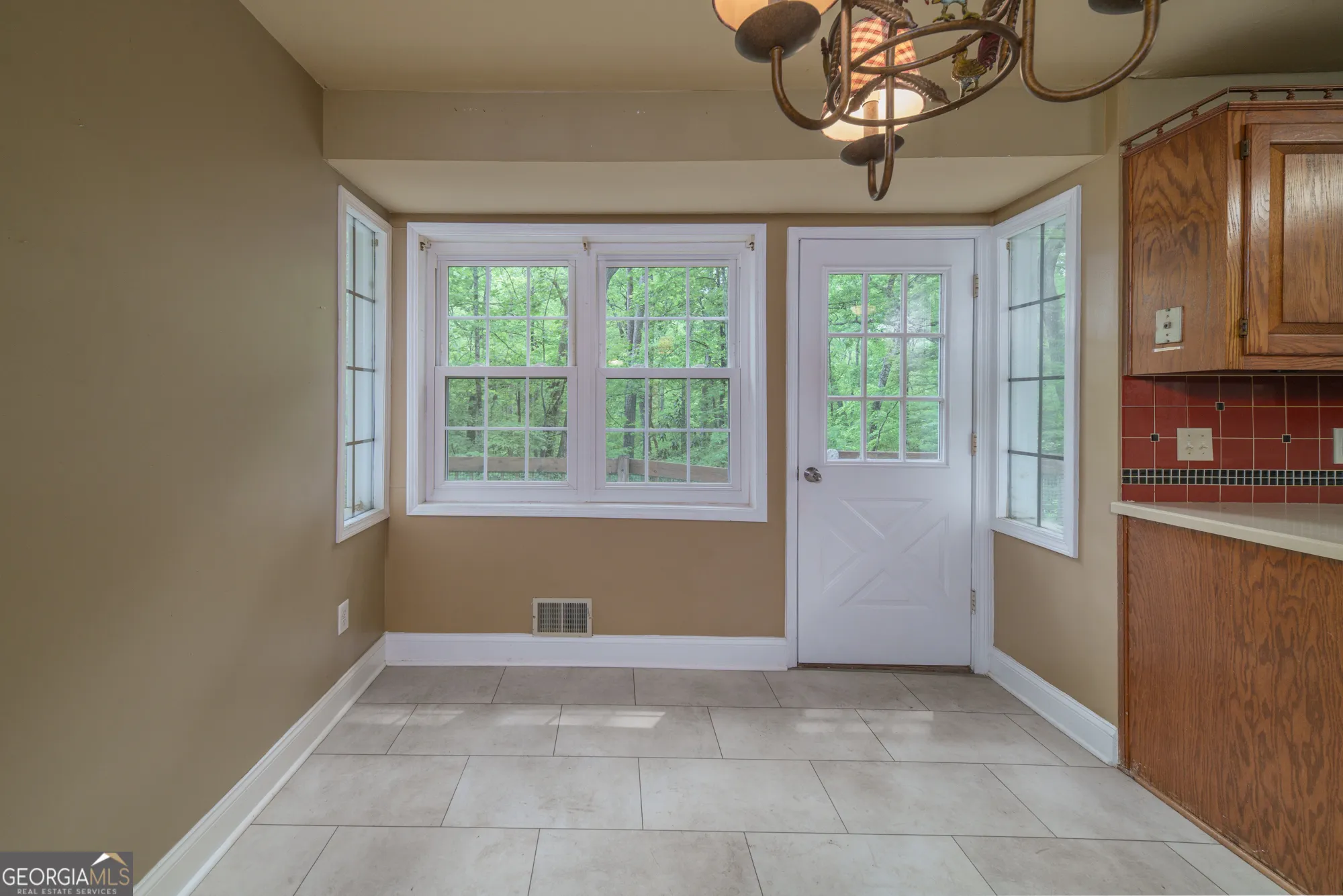 2416 Mount Vernon Rd — photo 6 of 70