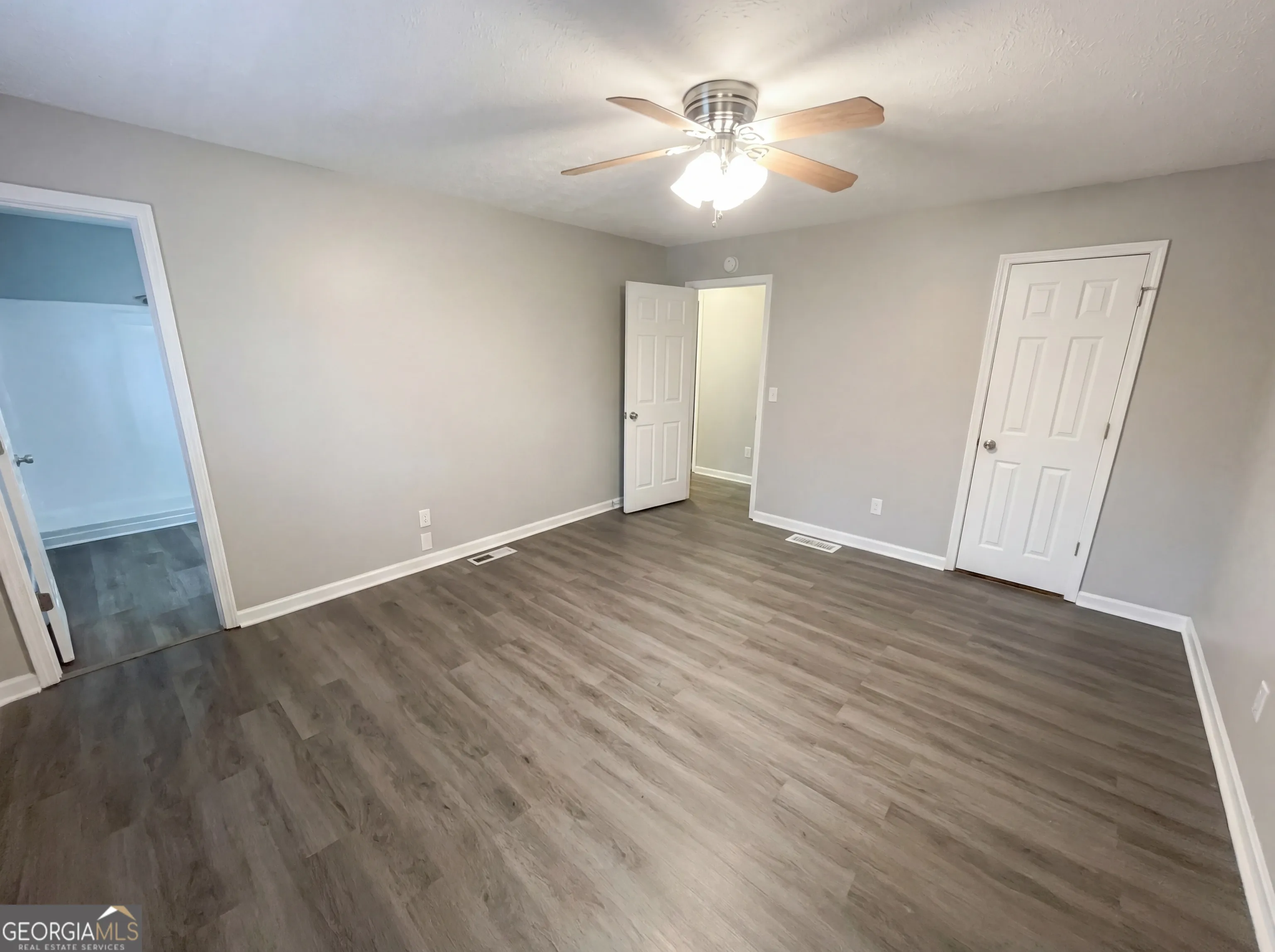 10 King Dr — photo 11 of 17