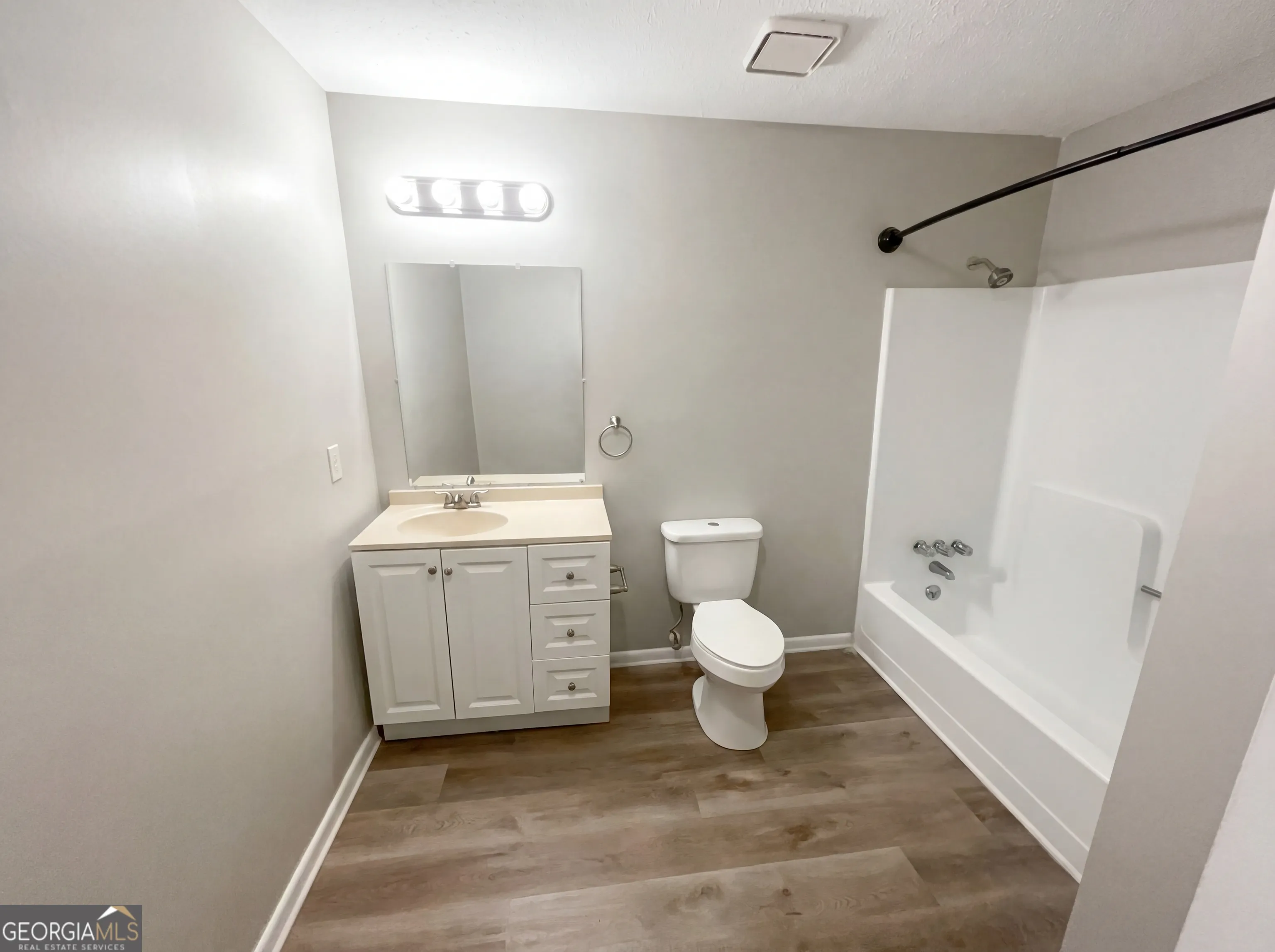 10 King Dr — photo 3 of 17