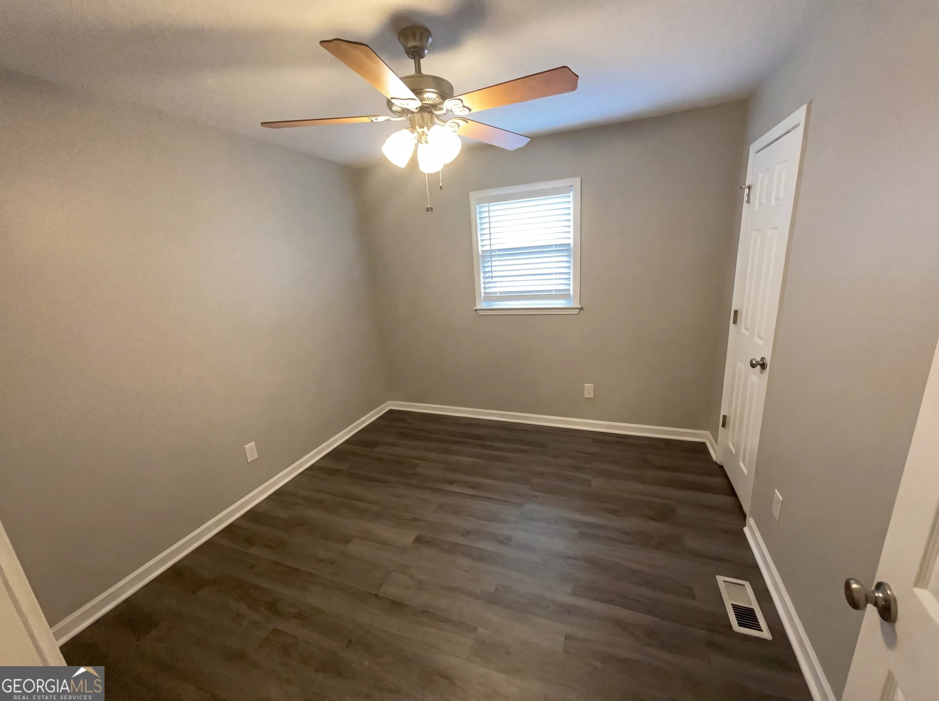 10 King Dr — photo 4 of 17