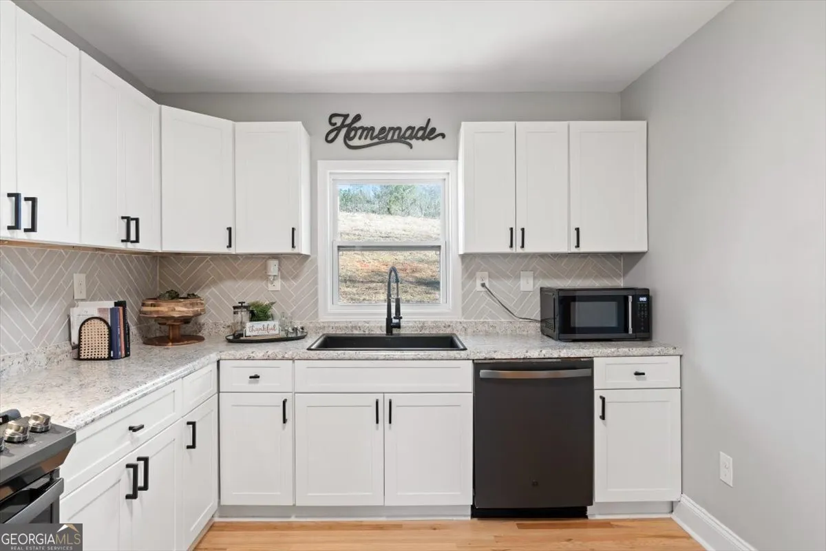 80 Hand Rd — photo 4 of 82