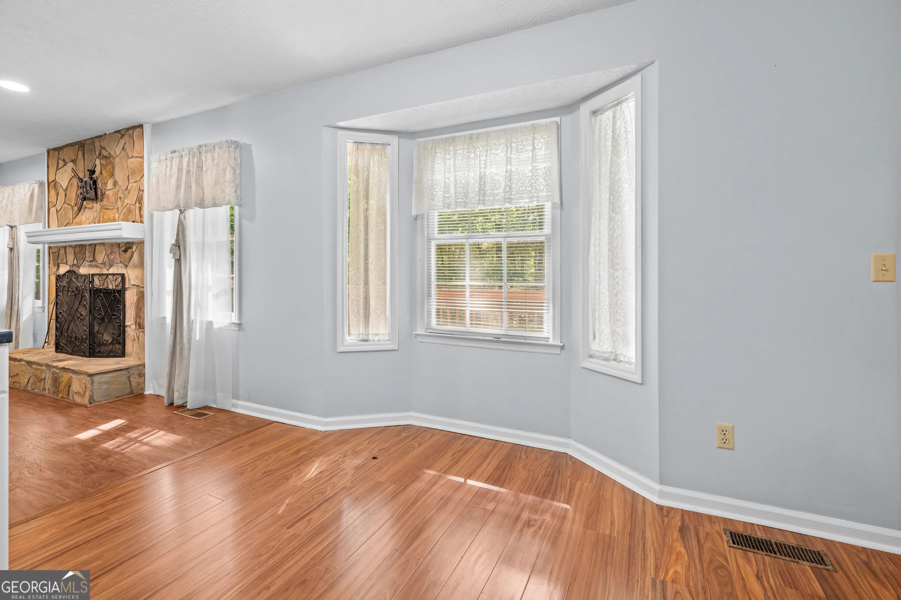 4055 Golfview Dr — photo 18 of 79