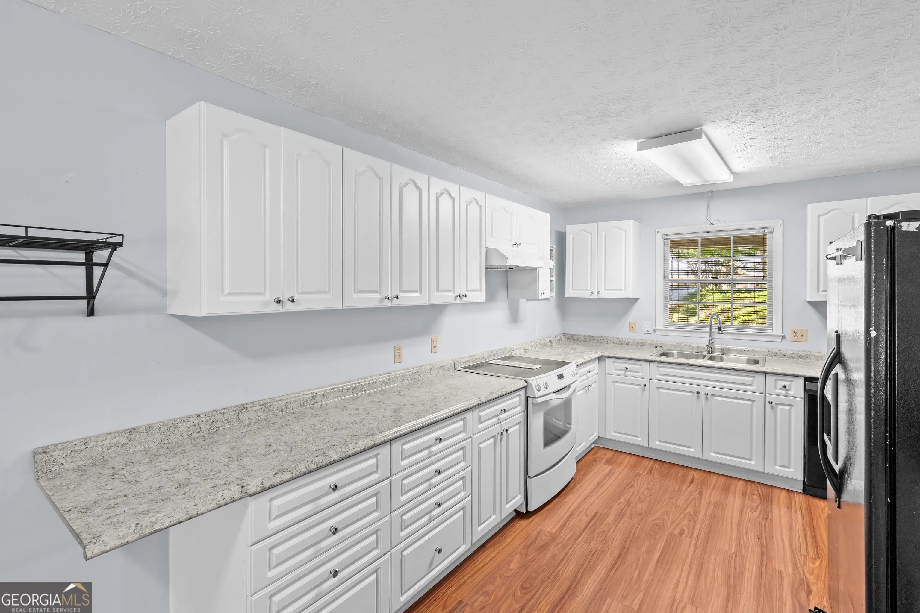 4055 Golfview Dr — photo 20 of 79