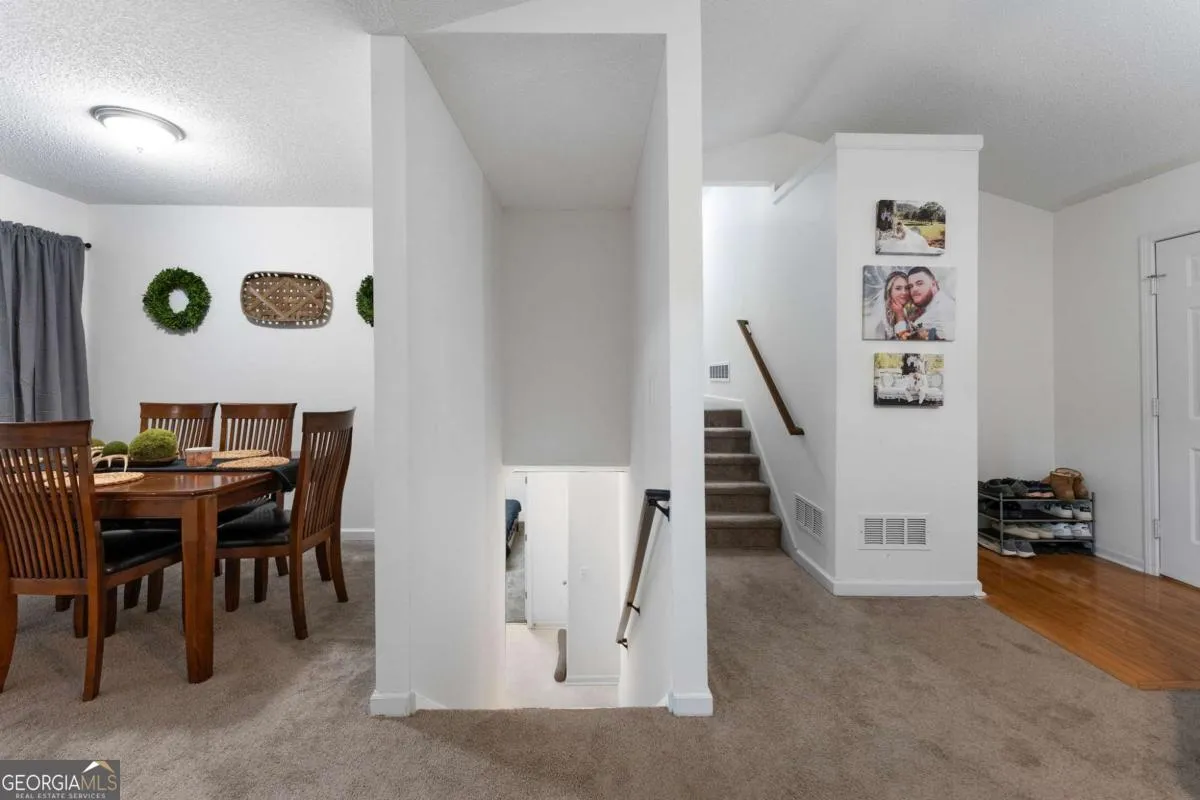 131 Benjamin Dr — photo 4 of 44