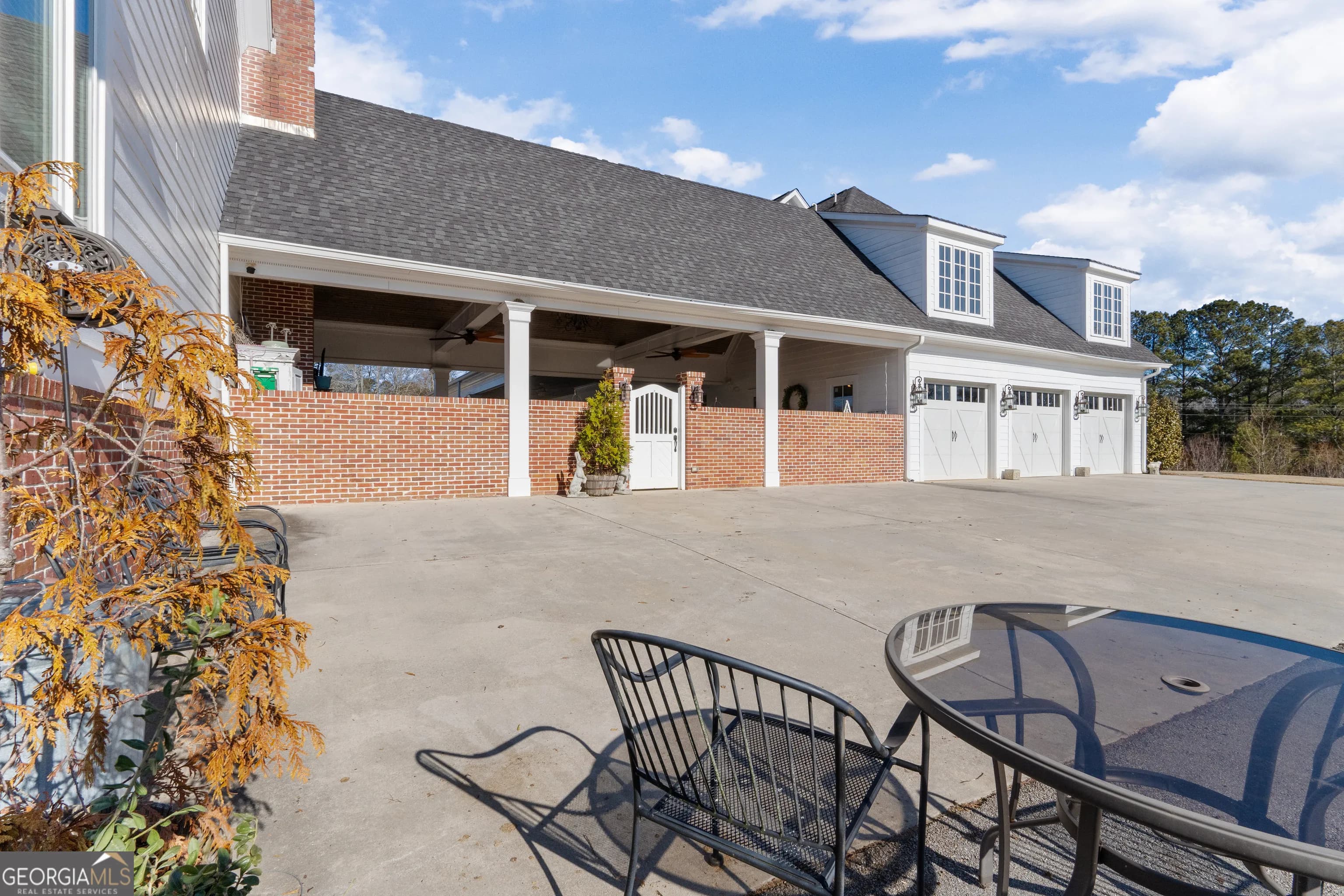 31 Duck Pond Rd — photo 3 of 136