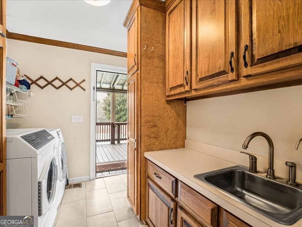 652 Mccready Dr — photo 9 of 52