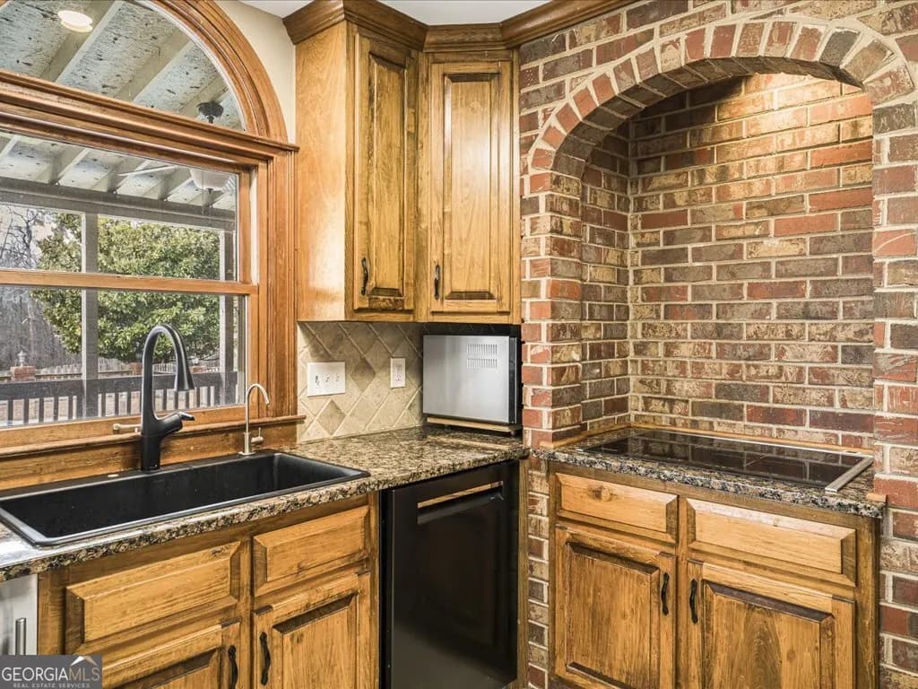 652 Mccready Dr — photo 3 of 52