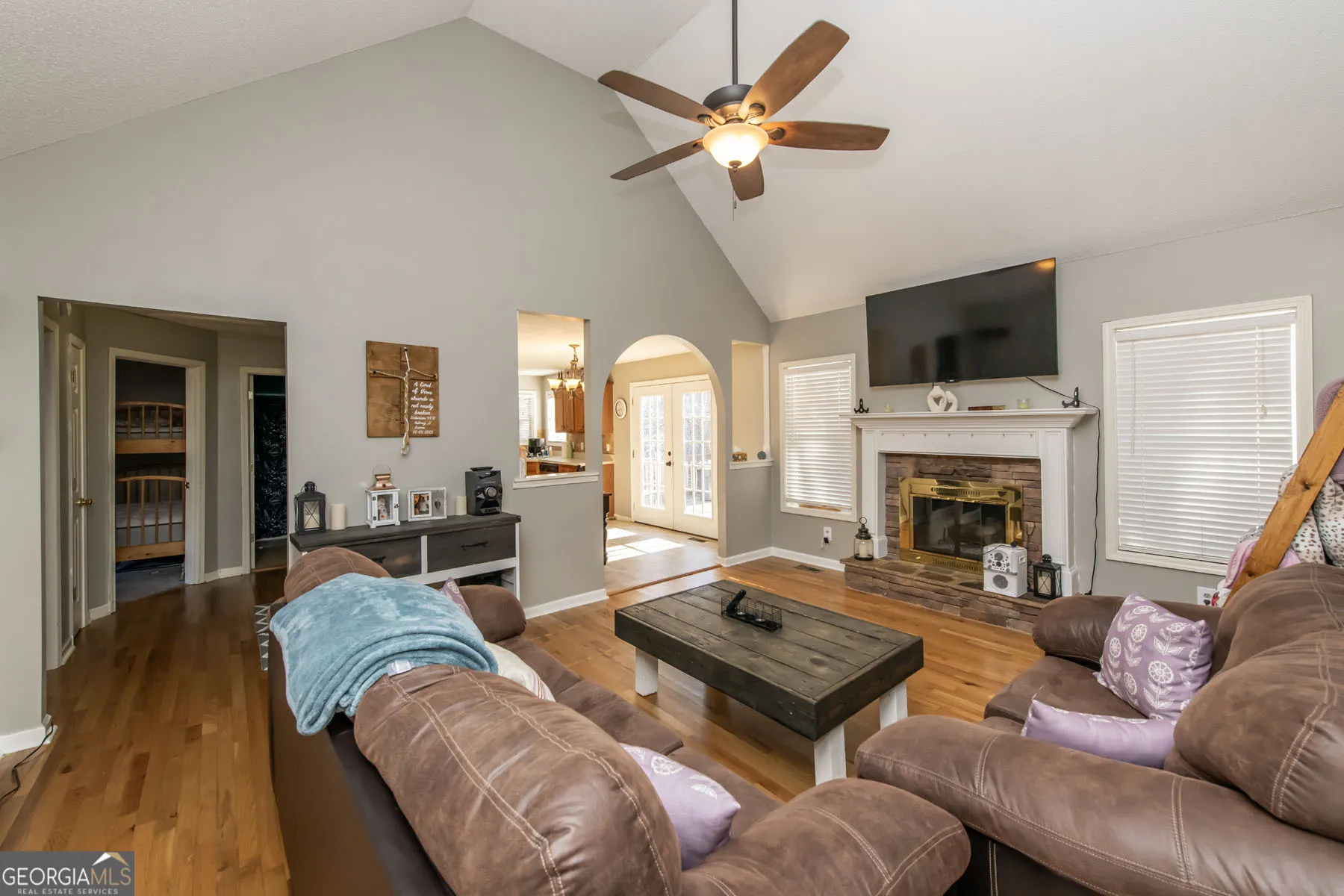 101 Robindale Ln — photo 5 of 32