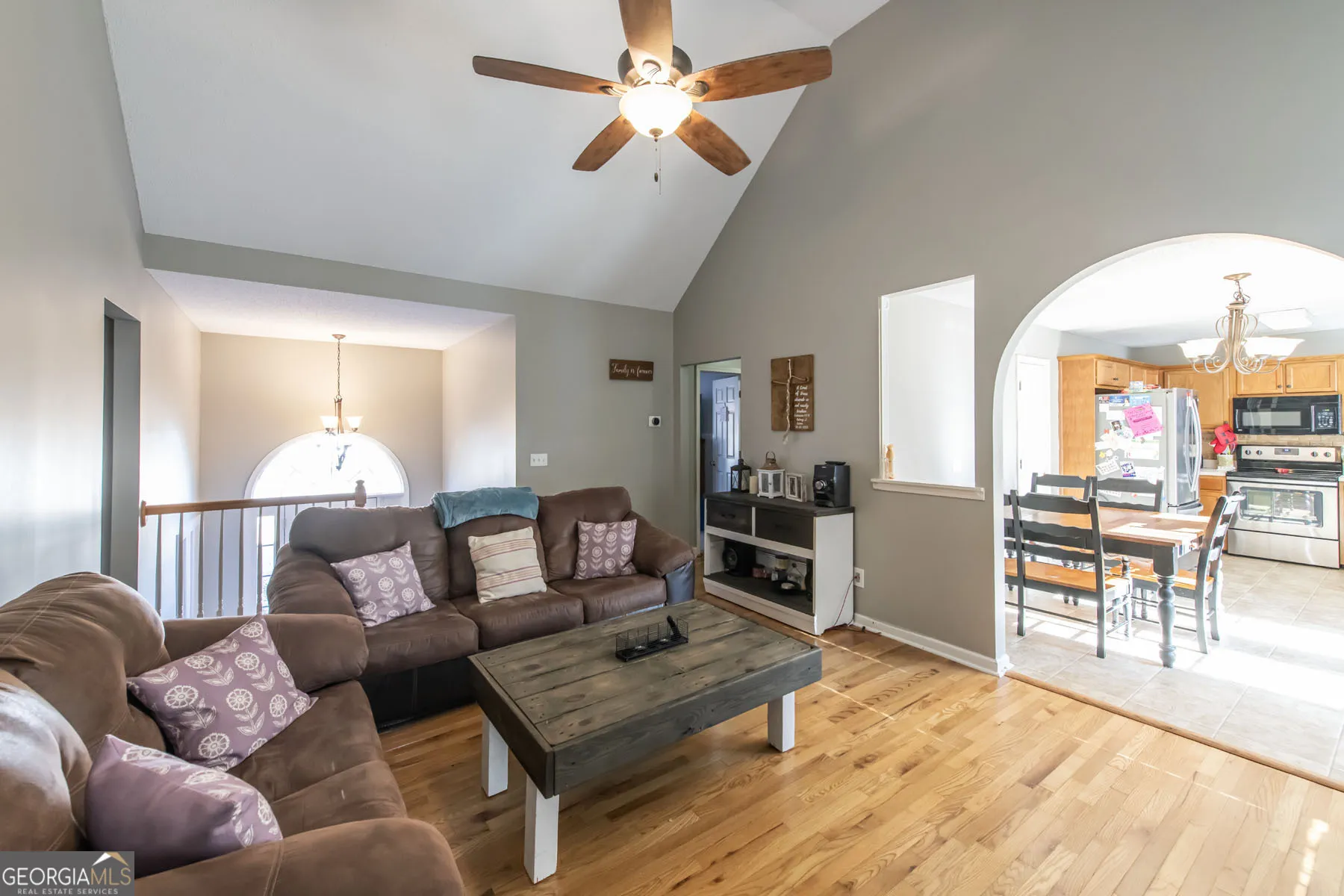 101 Robindale Ln — photo 4 of 32
