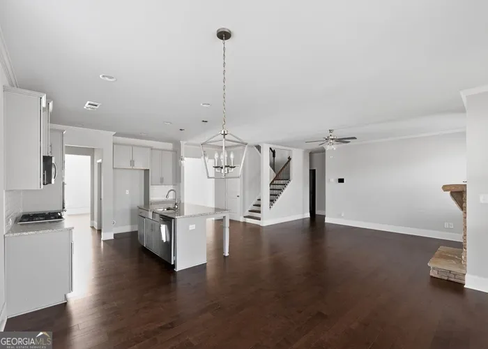 123 Tea Rose Ln — photo 3 of 22
