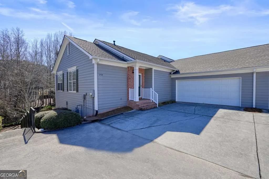 250 Camry Cir, Dallas