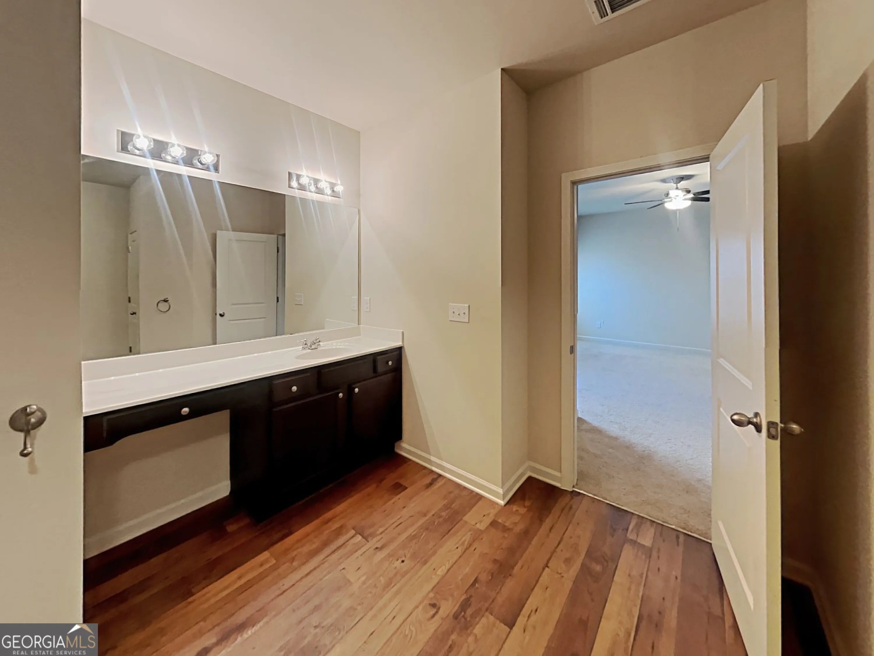 557 Scotland Dr — photo 3 of 29