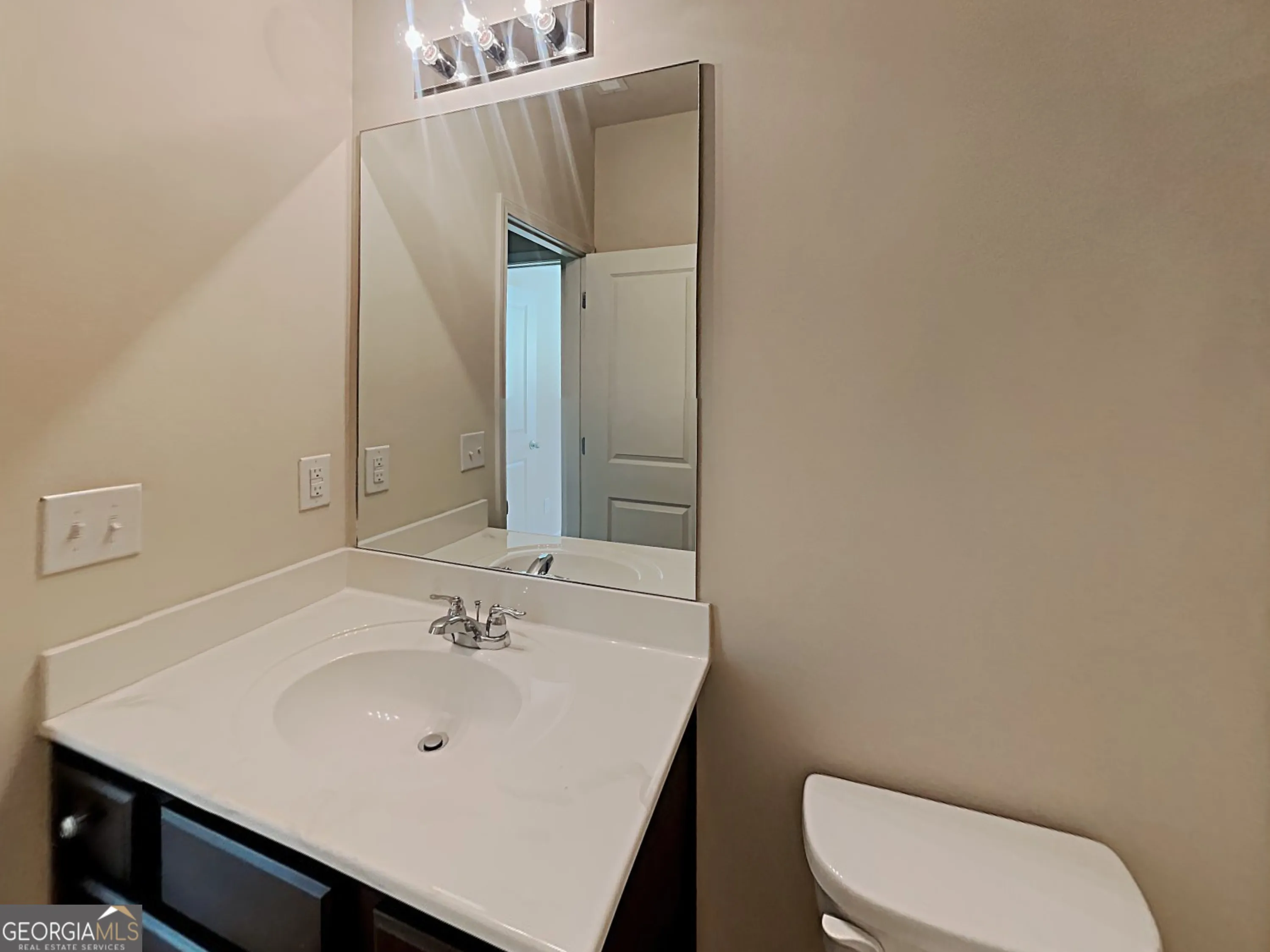557 Scotland Dr — photo 11 of 29