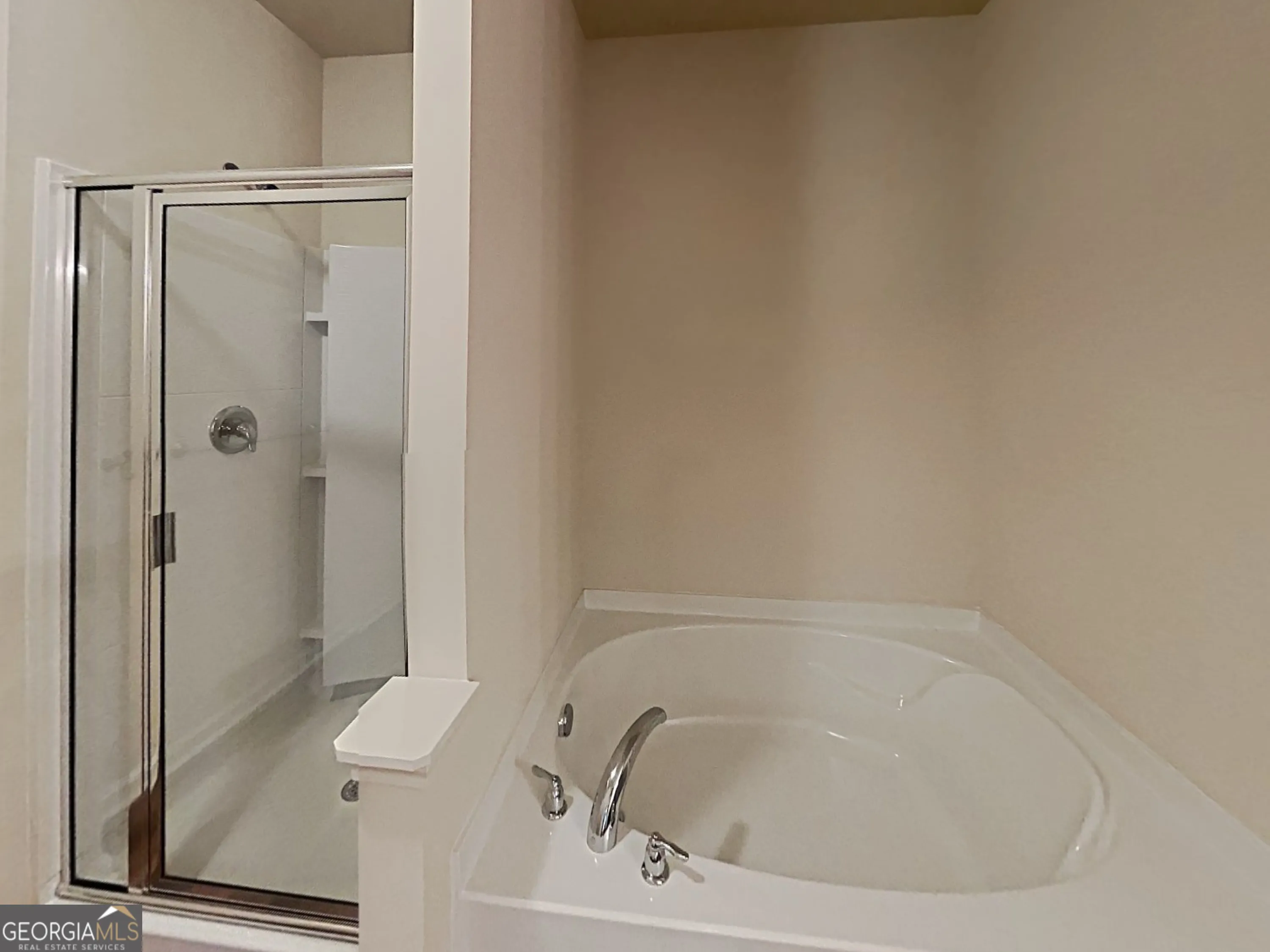 557 Scotland Dr — photo 4 of 29