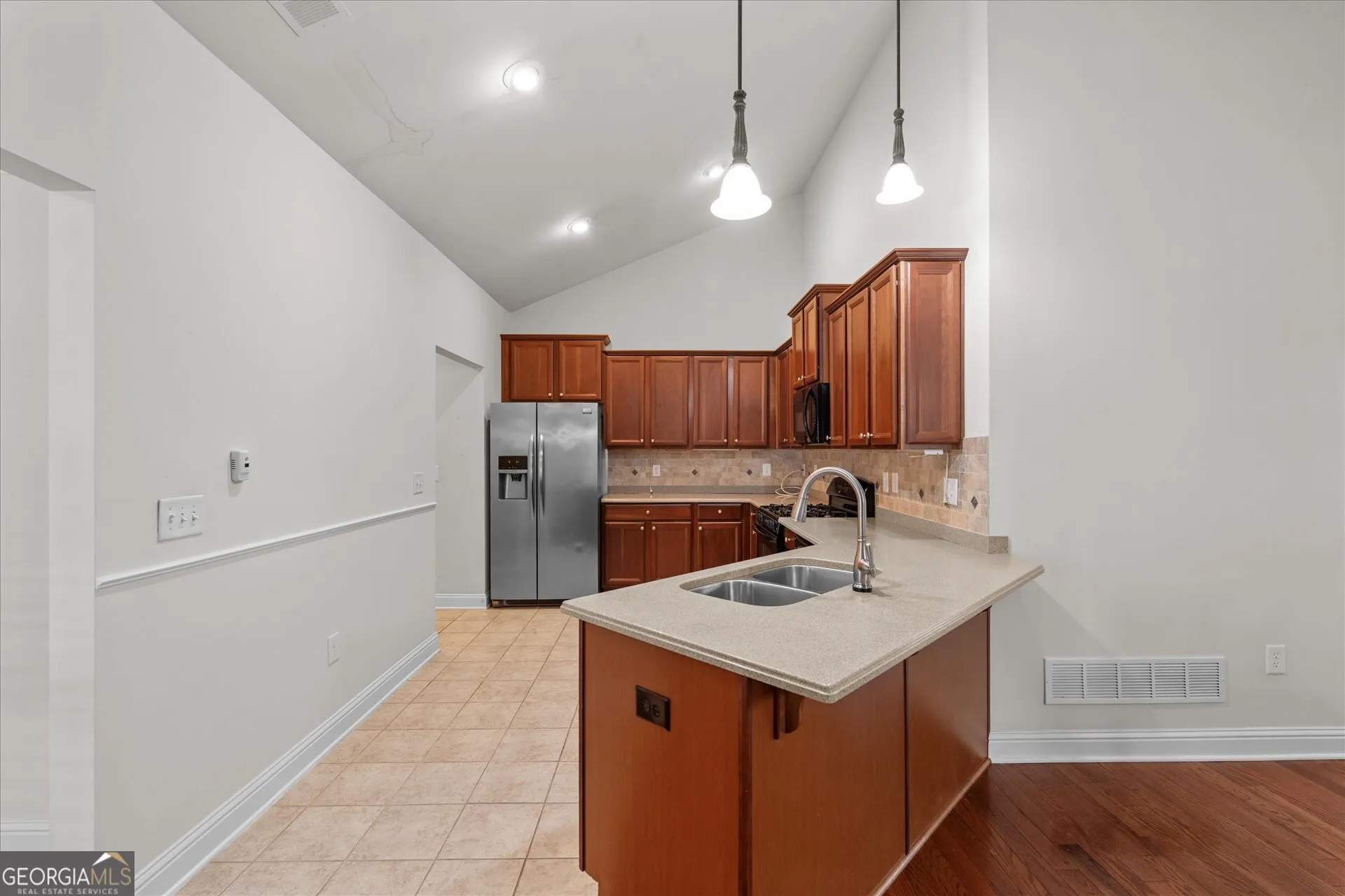 1001 Haven Cir — photo 12 of 41