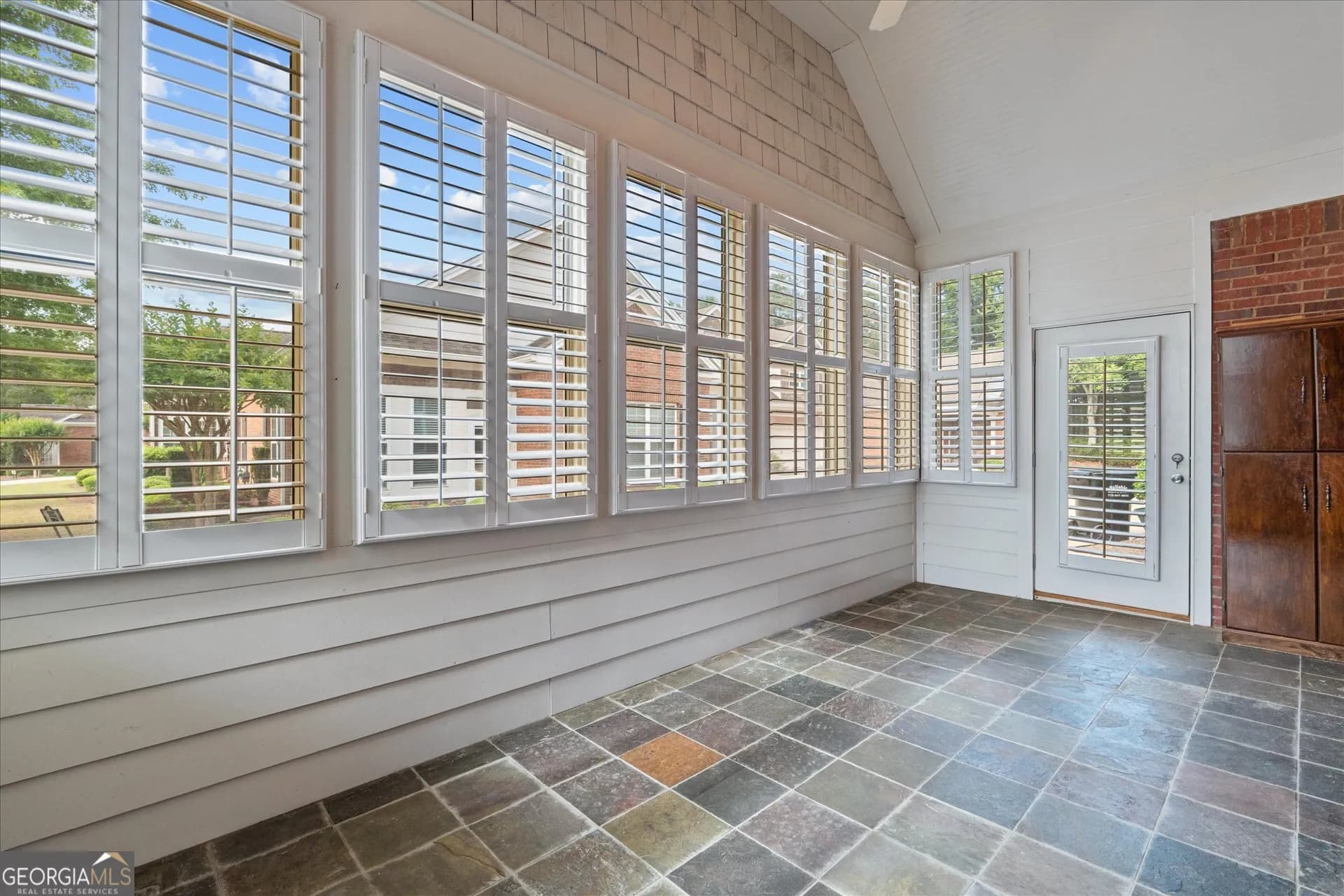 1001 Haven Cir — photo 4 of 41
