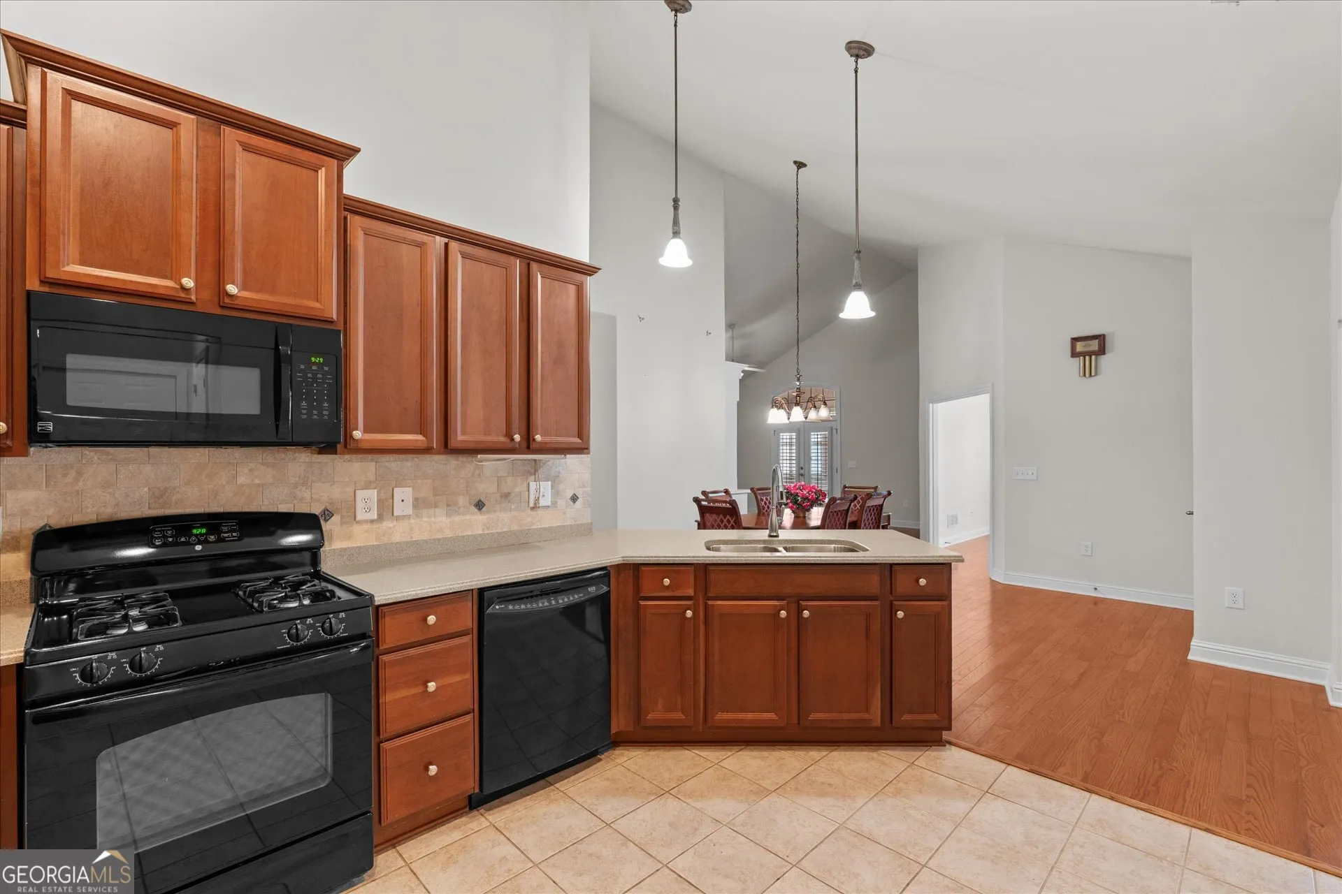 1001 Haven Cir — photo 15 of 41
