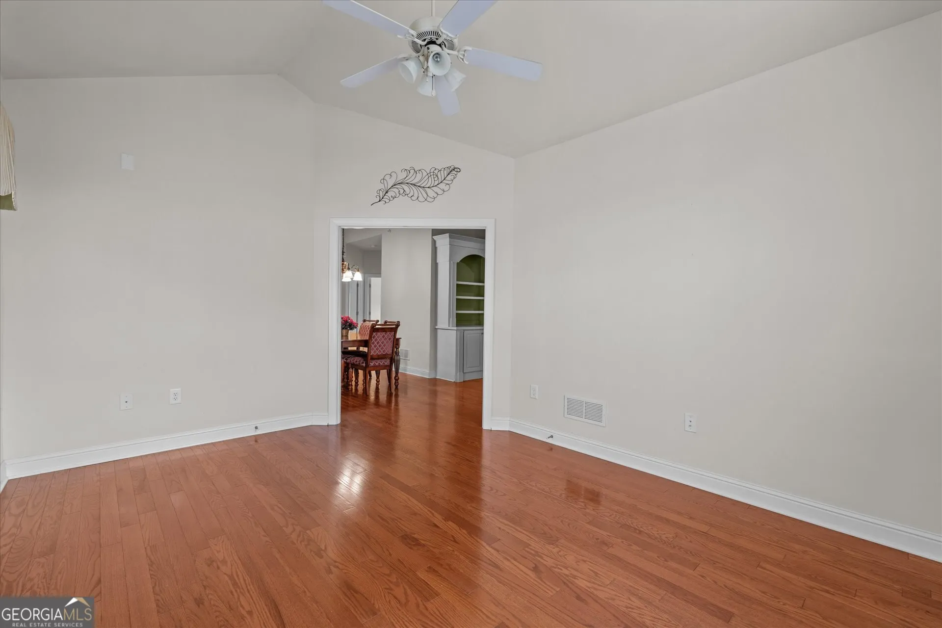 1001 Haven Cir — photo 8 of 41