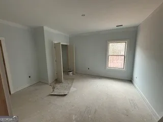 5585 Yorkshire Ct — photo 4 of 22