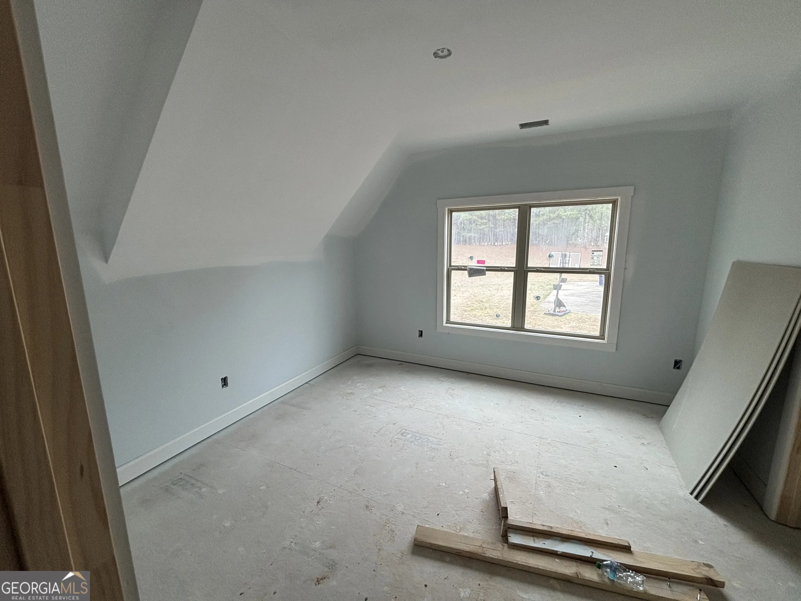 5585 Yorkshire Ct — photo 3 of 22
