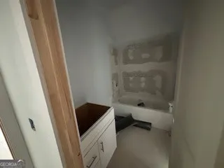 5585 Yorkshire Ct — photo 5 of 22
