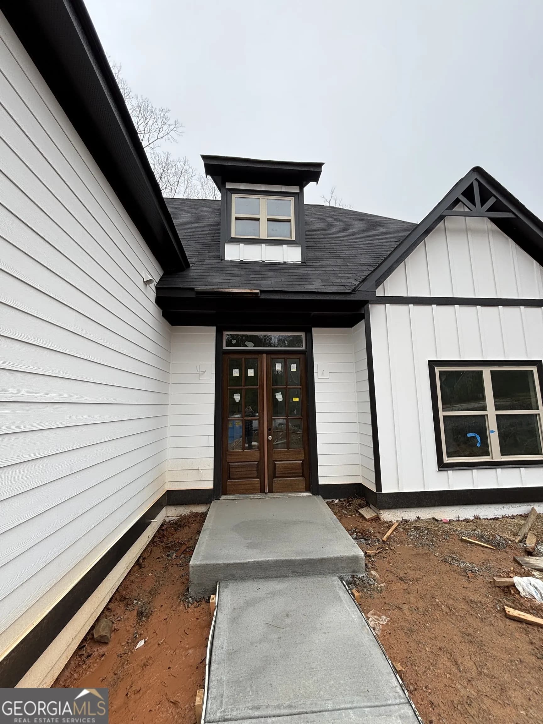 5585 Yorkshire Ct — photo 2 of 22