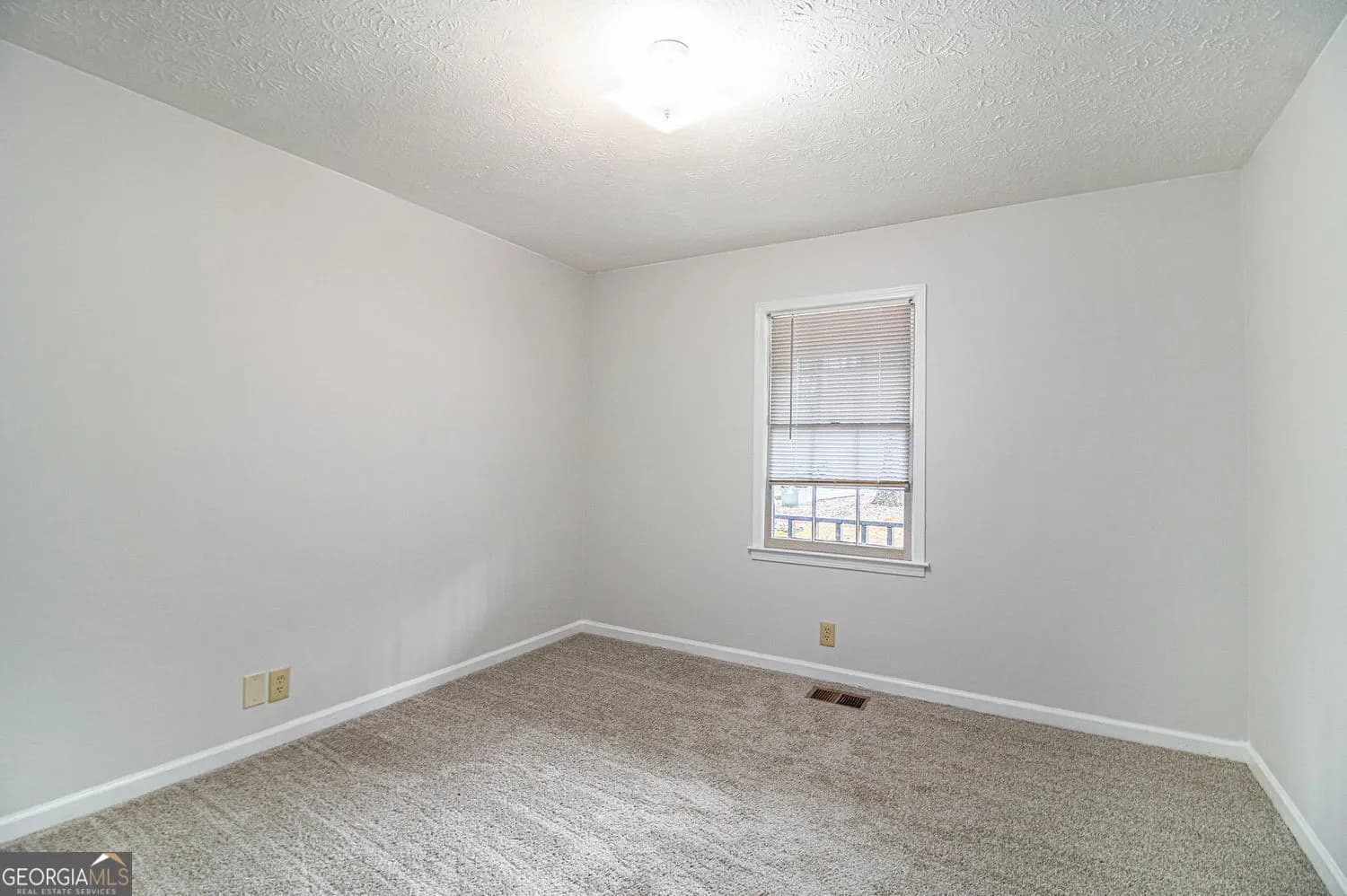 1436 Heritage Ct — photo 4 of 35