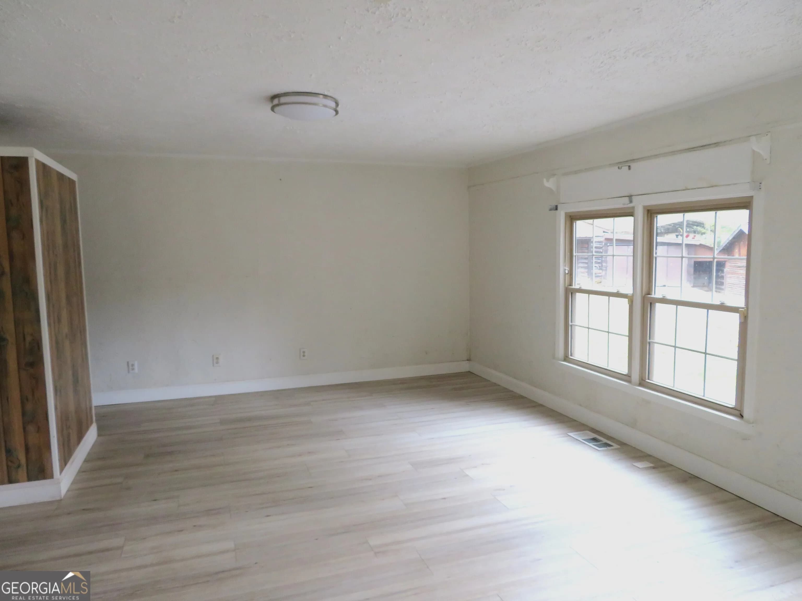 1050 Waddell St — photo 11 of 27