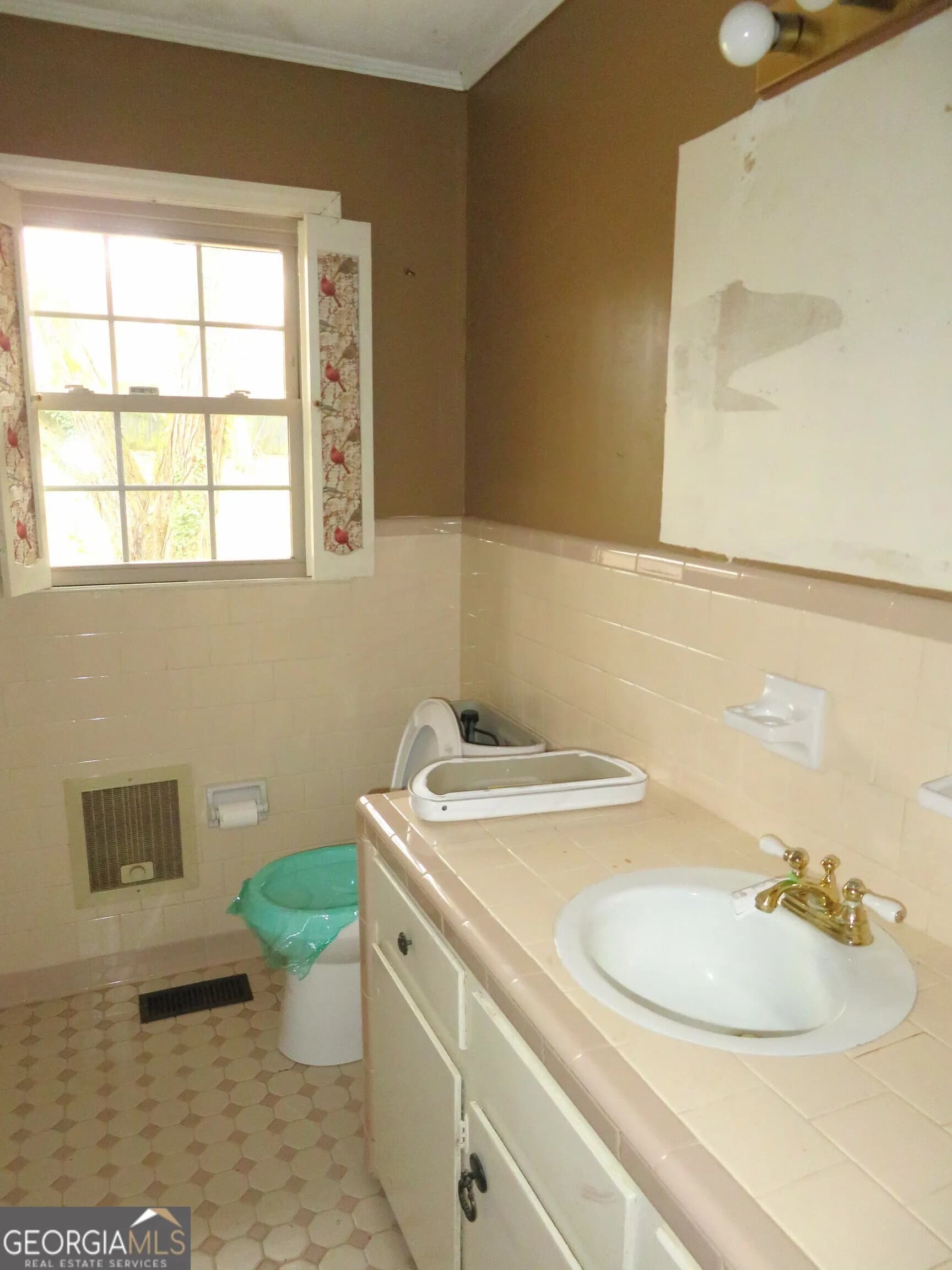 1050 Waddell St — photo 6 of 27