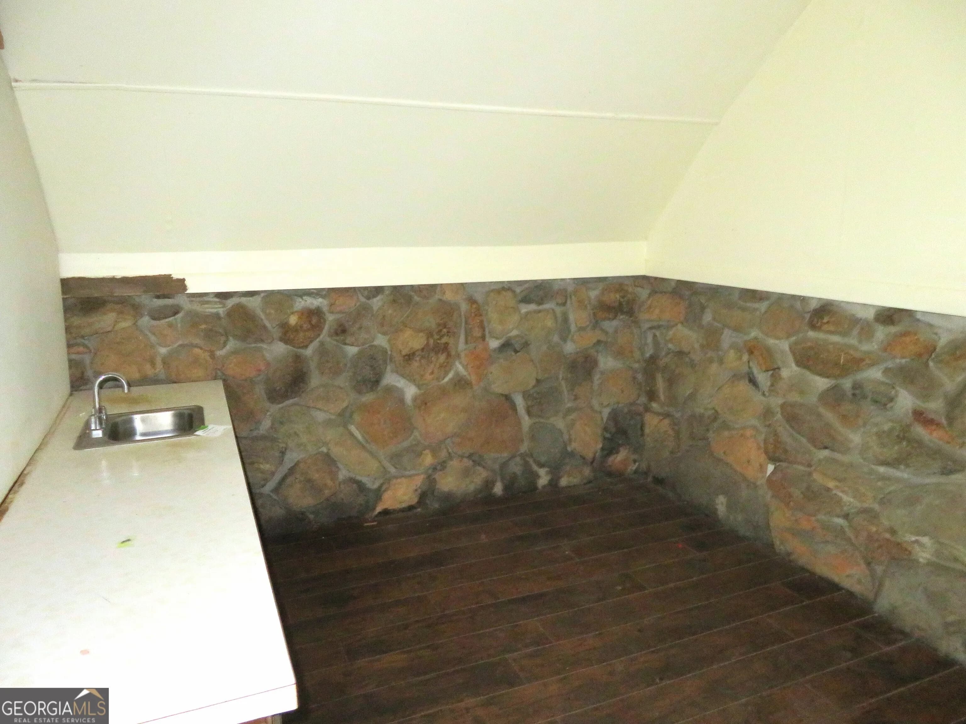1050 Waddell St — photo 18 of 27