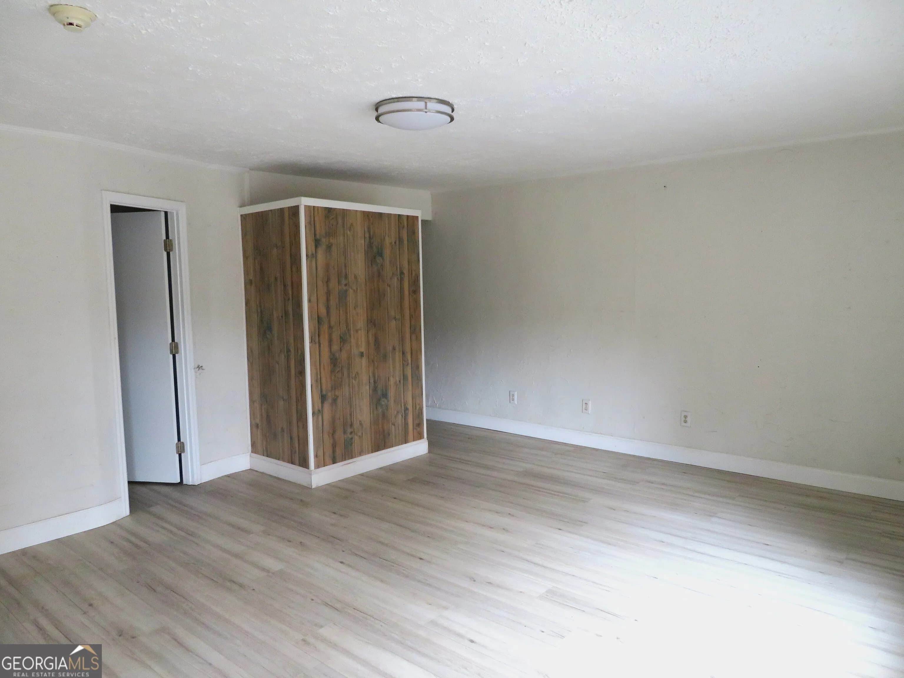 1050 Waddell St — photo 12 of 27