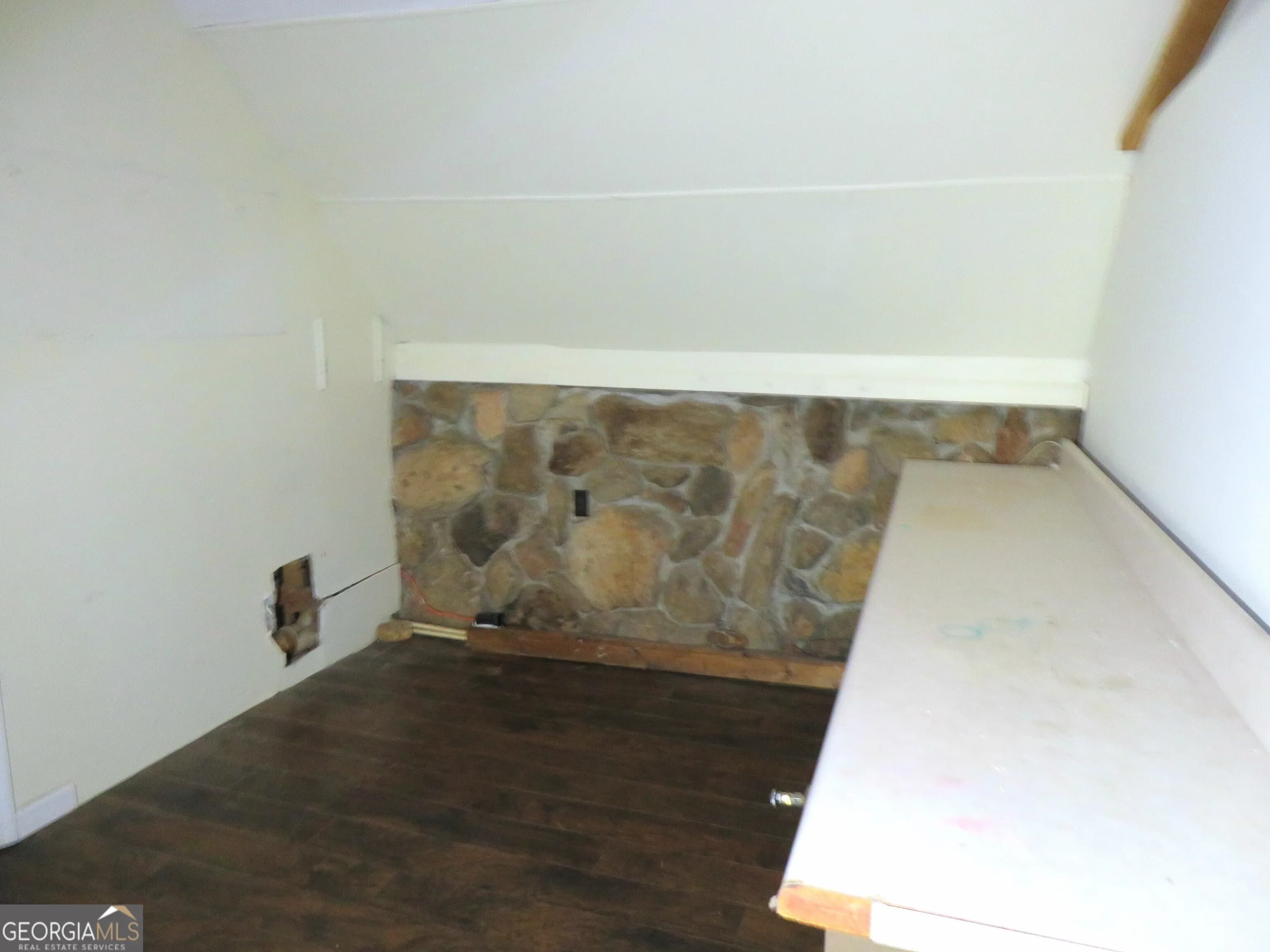 1050 Waddell St — photo 19 of 27
