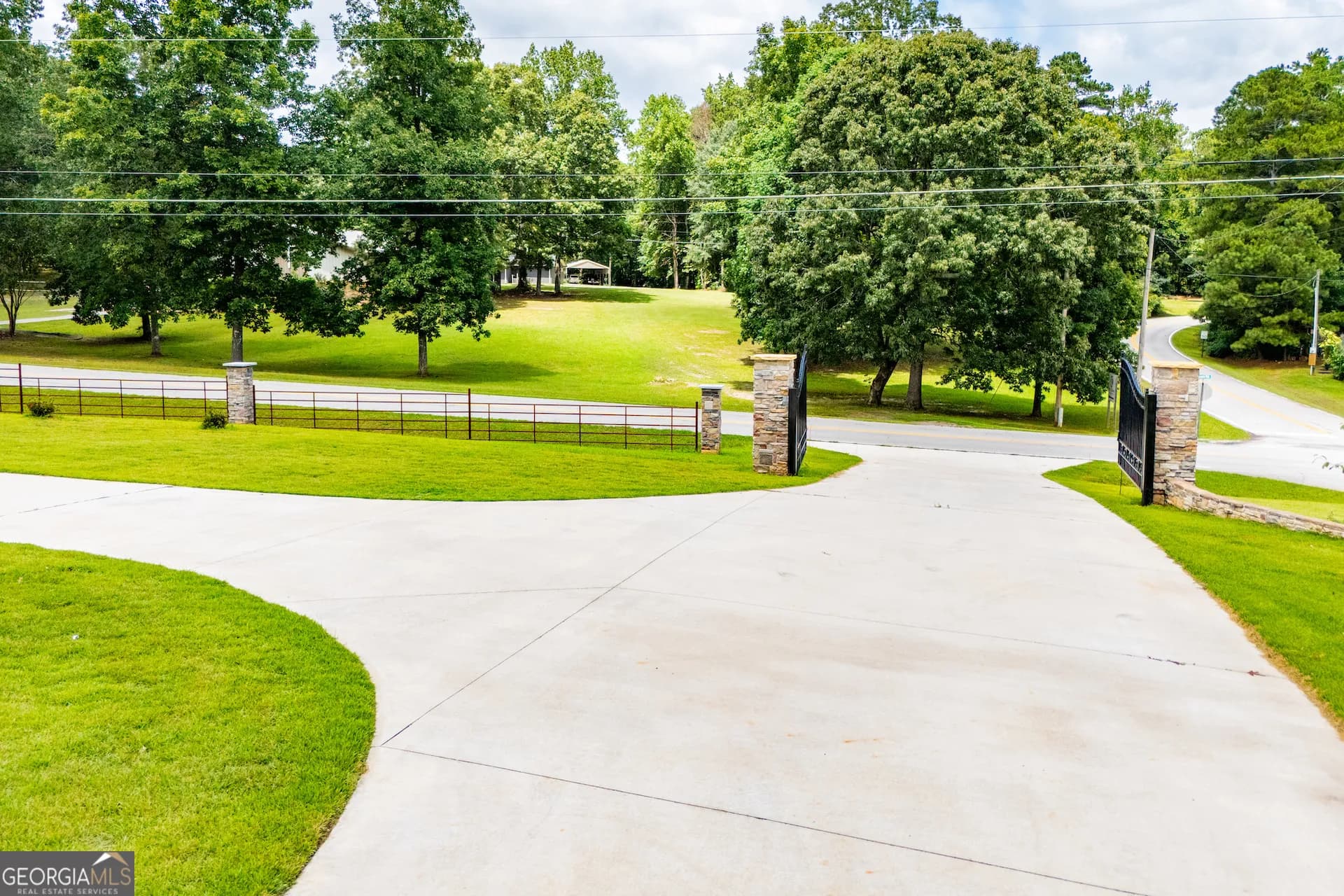 2070 Lovvorn Rd — photo 6 of 101