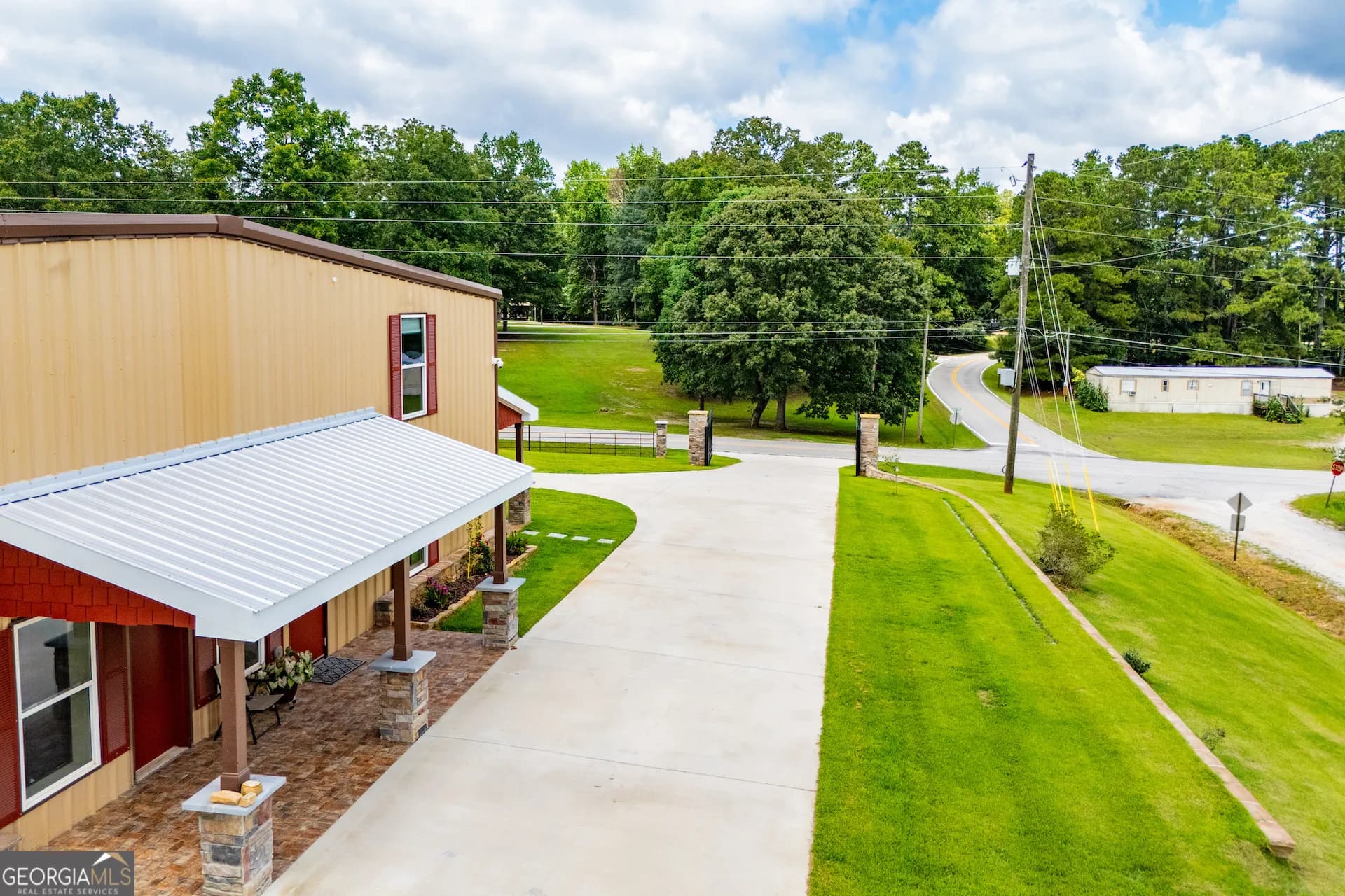 2070 Lovvorn Rd — photo 5 of 101