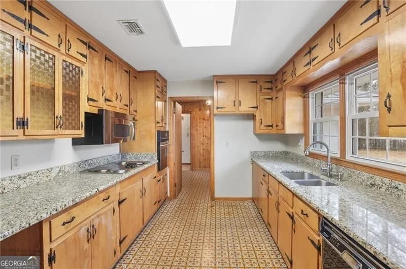 277 Oak St — photo 12 of 35