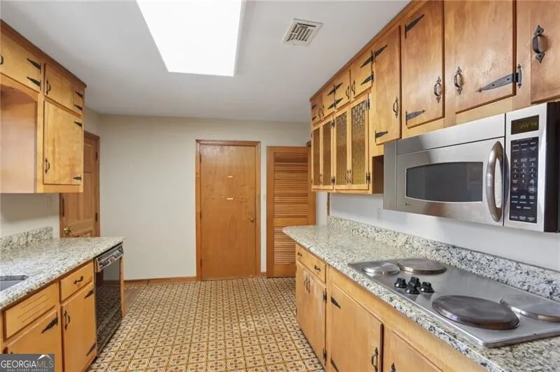 277 Oak St — photo 11 of 35
