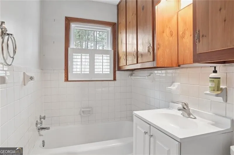 277 Oak St — photo 16 of 35