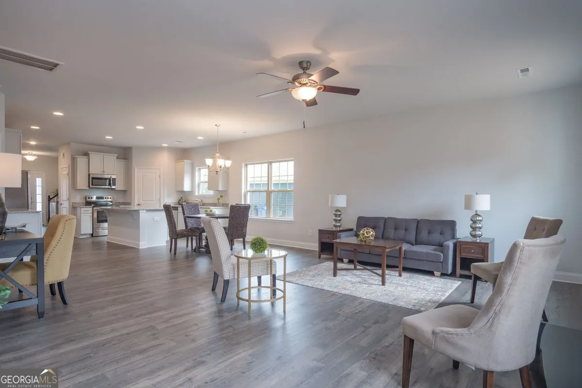 5005 Fairview Cir — photo 4 of 26