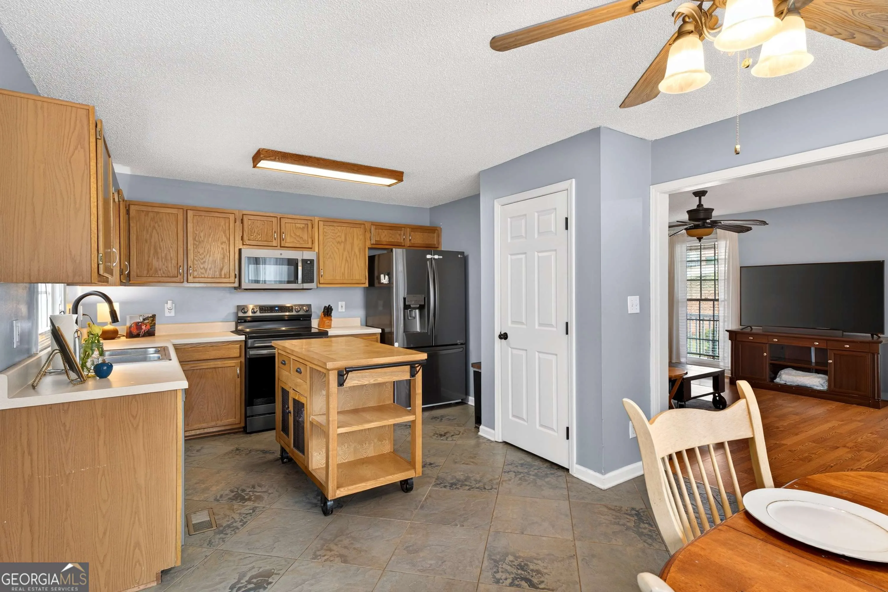 213 Kipling Dr — photo 3 of 29