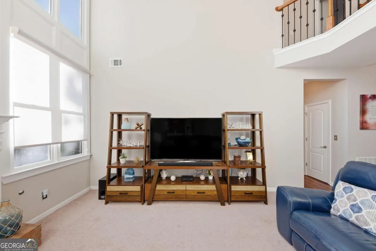 1719 Cromwell Ln — photo 8 of 56
