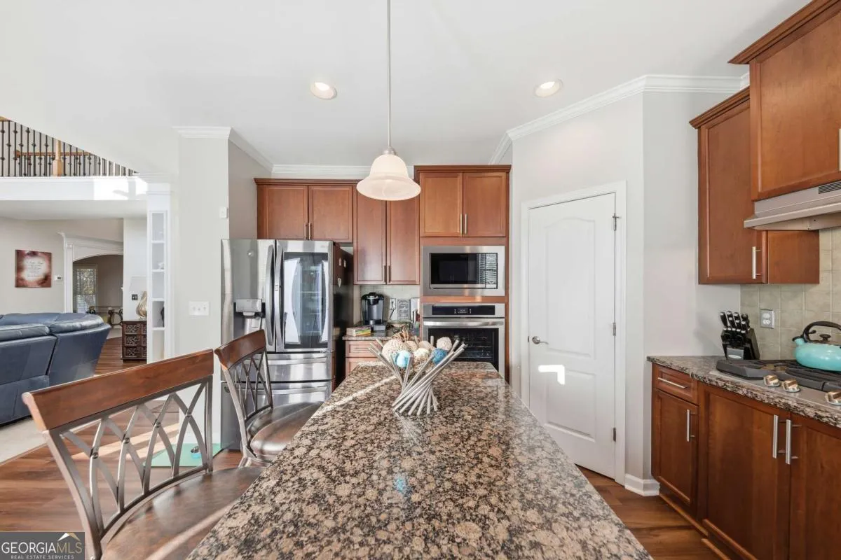 1719 Cromwell Ln — photo 14 of 56