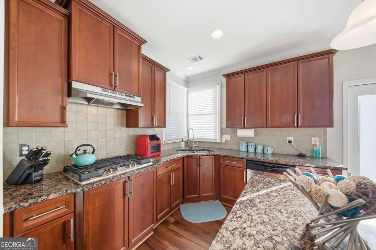 1719 Cromwell Ln — photo 15 of 56